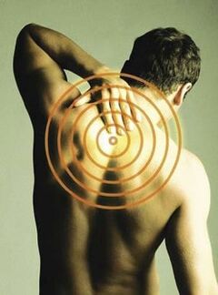 Болката в гърба, която се влошава при вдишване, е симптом на гръдна остеохондроза